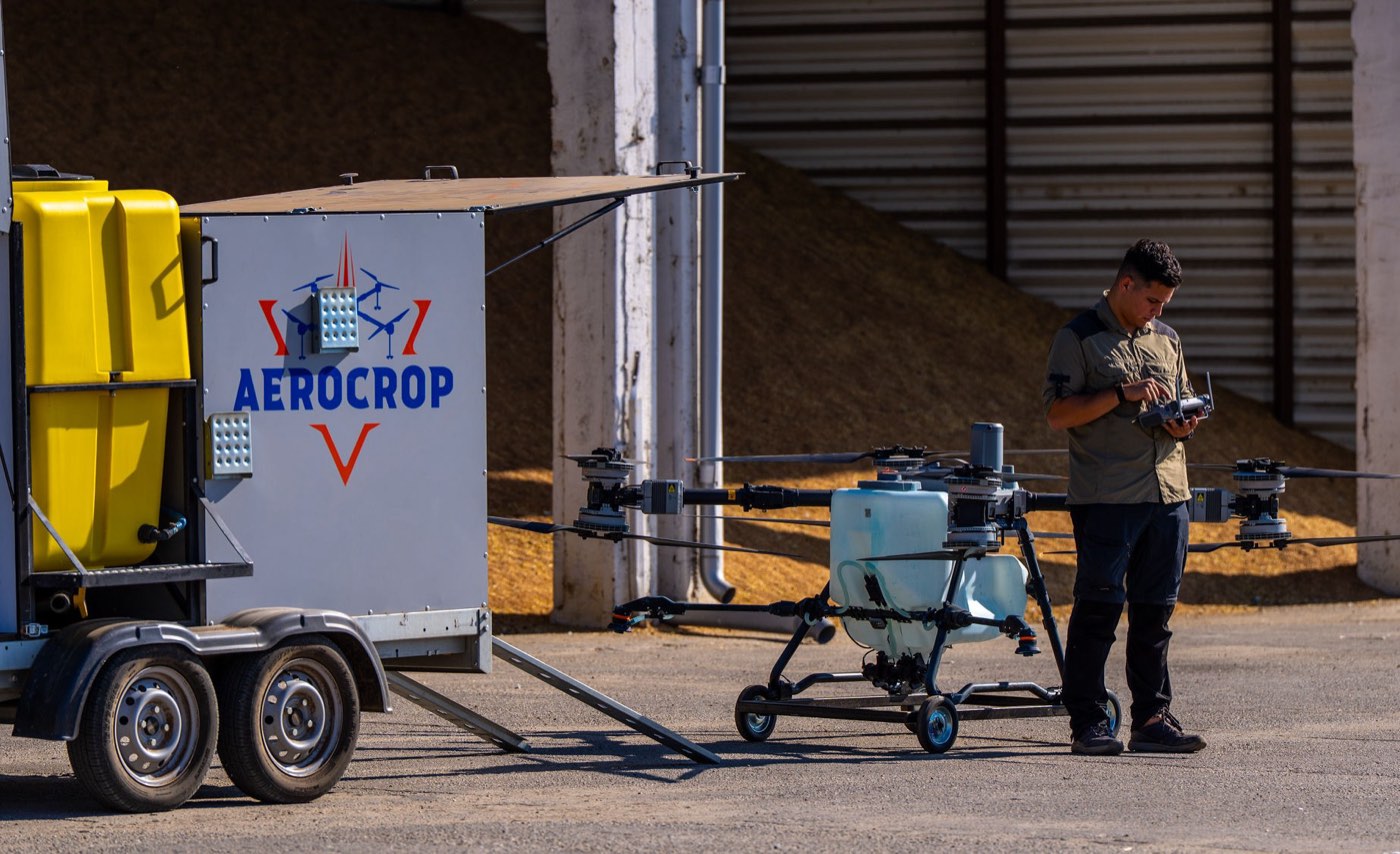 Remorca AEROCROP și DJI Agras T100, gata de lucrare