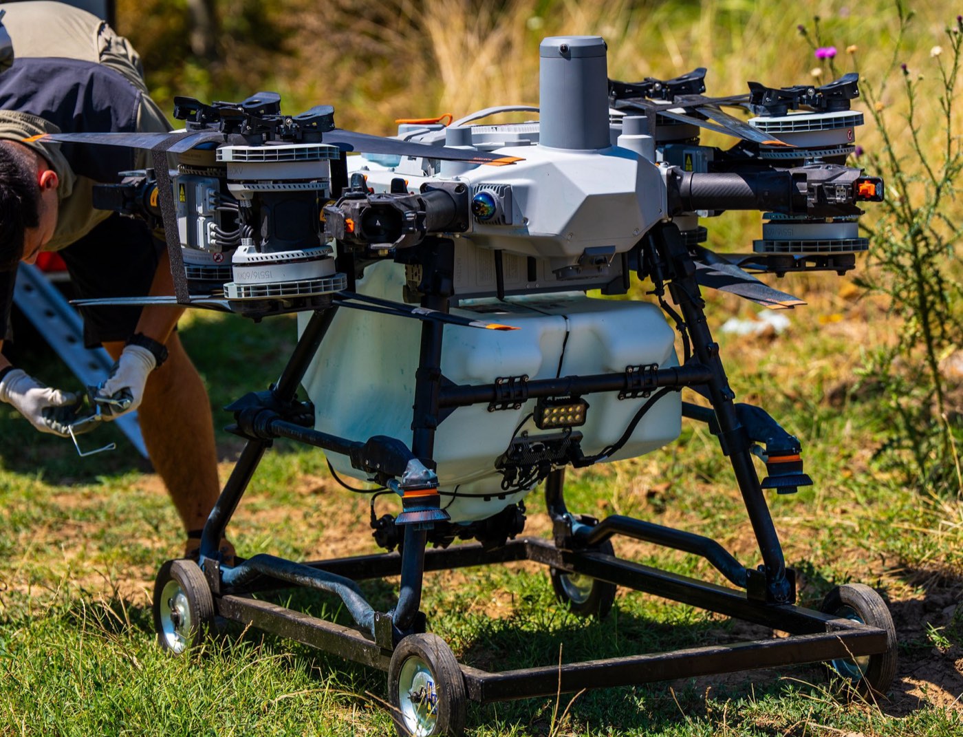 DJI Agras T100, în detaliu, înainte de decolare
